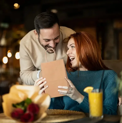 Bolsa de papel kraft M 27 x 22 x 11 cm (12 und.)