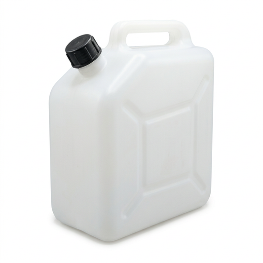 Bidón blanco de 15 litros sobre fondo blanco